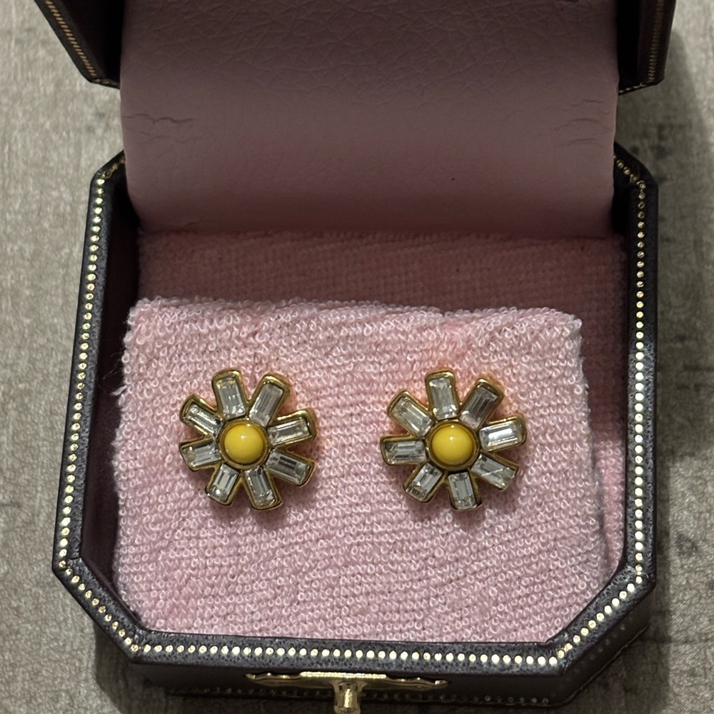Vintage Juicy Couture Gold and Yellow Daisy Flower Stud Earrings
